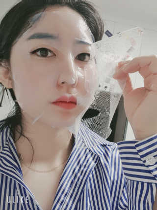 이너풀 하이 모이스처라이징 바이오셀룰로오스 마스크 — 5점을 준 리뷰어가 2020년 9월 올린 사용 사진