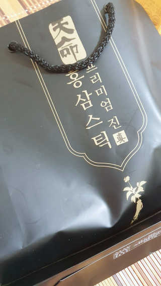 헬스업_천명진프리미엄홍삼스틱_10ml x 30포 — 5점을 준 리뷰어가 2020년 8월 올린 사용 사진