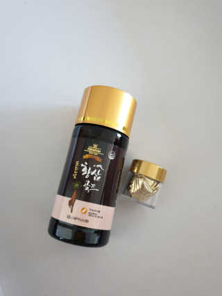 서울약사신협_프리미엄황삼골드_3.75g x 12환+75mgx12병 — 5점을 준 리뷰어가 2020년 9월 올린 사용 사진