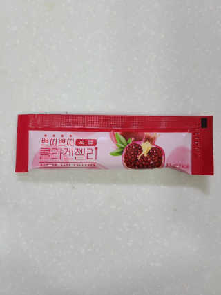 헬스업_쁘띠쁘띠석류콜라겐젤리_20g x 14포 — 4점을 준 리뷰어가 2020년 8월 올린 사용 사진