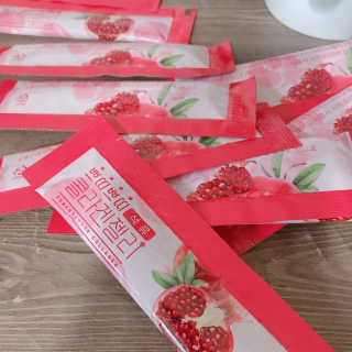 헬스업_쁘띠쁘띠석류콜라겐젤리_20g x 14포 — 4점을 준 리뷰어가 2020년 8월 올린 사용 사진