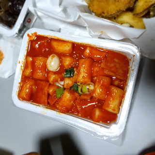 죠스떡볶이 [죠스푸드] 짜빠떡볶이+떡또그+범벅만두 신메뉴 3종 — 1점을 준 리뷰어가 2020년 5월 올린 사용 사진
