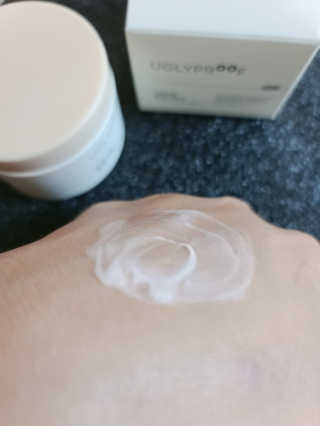 어글리프루프 크림 바이어글리 하이드레이션 샤워 50ml — 5점을 준 리뷰어가 2020년 10월 올린 사용 사진