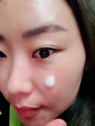 비엠비코 퀸79 노블 골드 아쿠아 크림 — 5점을 준 리뷰어가 2020년 4월 올린 사용 사진