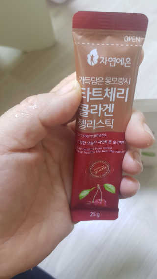 자연에온 가득담은 몽모랑시 타트체리 콜라겐 젤리스틱 — 5점을 준 리뷰어가 2020년 12월 올린 사용 사진
