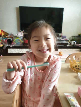 코랄 유기농 성분 천연치약,  코랄 밍크 벨벳칫솔 — 2점을 준 리뷰어가 2020년 5월 올린 사용 사진
