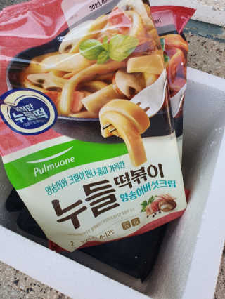 [풀무원] 달콤고추장크림, 양송이버섯크림 누들떡볶이 — 5점을 준 리뷰어가 2020년 5월 올린 사용 사진