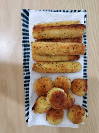 가치식탁 리얼치즈스틱, 리얼크림치즈볼 — 5점을 준 리뷰어가 2020년 8월 올린 사용 사진