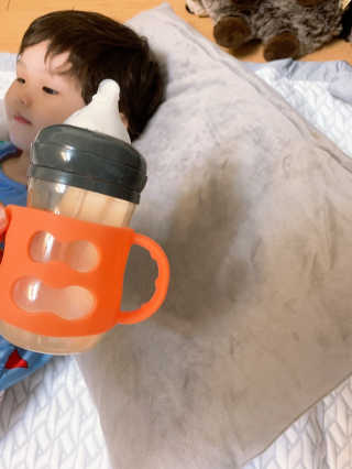 하이비코리아 앉아서나서서먹는젖병 하이비 PPSU 빨대젖병 — 4점을 준 리뷰어가 2020년 6월 올린 사용 사진