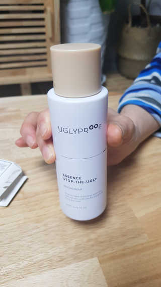 어글리프루프 에센스 스탑디어글리 레드모먼트 에센스 120ml — 5점을 준 리뷰어가 2020년 11월 올린 사용 사진