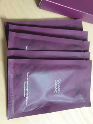 GARANG GARANG 피오니 룻 모이스처라이징 앤 수딩 마스크팩 — 5점을 준 리뷰어가 2020년 4월 올린 사용 사진