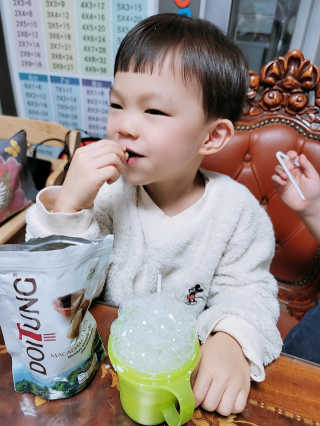 도이퉁 마카다미아 넛 90g  로얄 마카넛 오리지널 쏠트 허니 — 5점을 준 리뷰어가 2020년 11월 올린 사용 사진