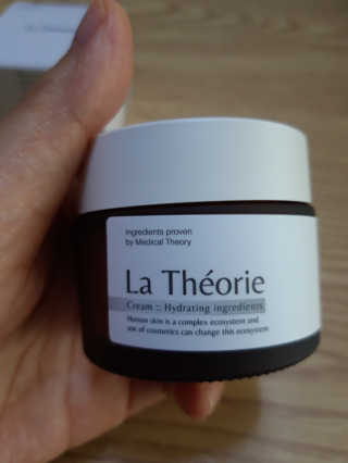 La Theorie Hydrating Ingredients | 하이드레이팅 인그레이디언츠 — 5점을 준 리뷰어가 2020년 5월 올린 사용 사진