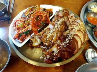 [동네맛집족발] 4개 족발 중 택1 — 5점을 준 리뷰어가 2020년 7월 올린 사용 사진