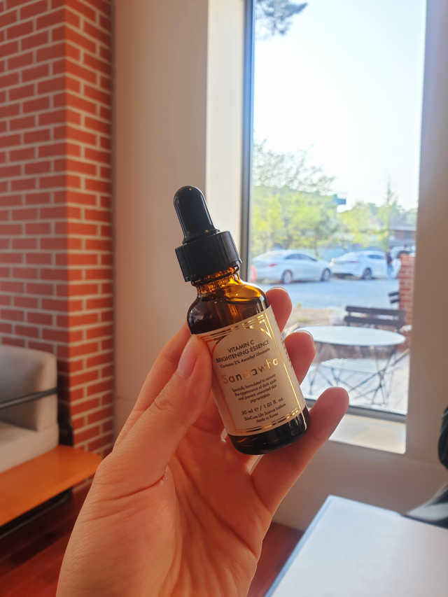 [스킨큐어] 산다화 비타민C 화이트닝 에센스 30ml 리뷰 사진