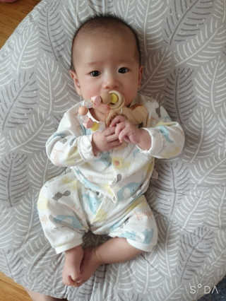 디어랑쥬 친환경 편백나무 원목 치발기 겸 딸랑이_미키 — 5점을 준 리뷰어가 2020년 5월 올린 사용 사진