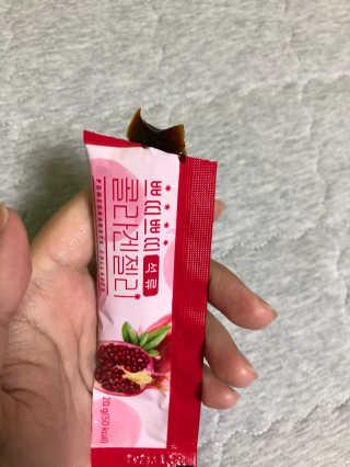 헬스업_쁘띠쁘띠석류콜라겐젤리_20g x 14포 — 4.5점을 준 리뷰어가 2020년 10월 올린 사용 사진