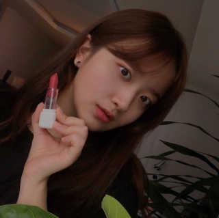셀프코딩 코드 레드 소프트 립스틱 — 4.5점을 준 리뷰어가 2020년 7월 올린 사용 사진