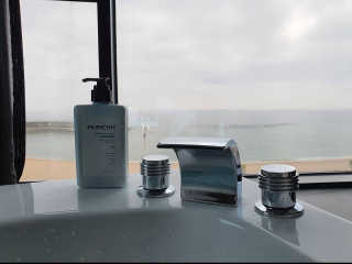 멈칫 멜팅 바디로션,  약산성 바디워시 택 1 — 5점을 준 리뷰어가 2020년 6월 올린 사용 사진