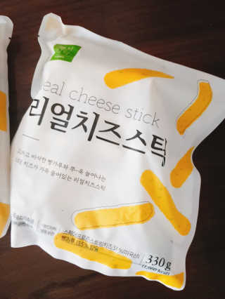 가치식탁 리얼치즈스틱, 리얼크림치즈볼 — 3점을 준 리뷰어가 2020년 10월 올린 사용 사진