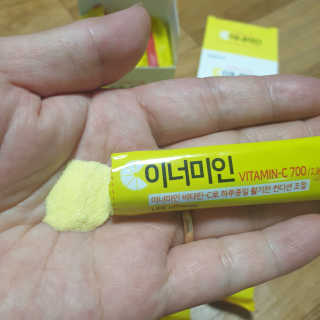 이너미인 VITAMIN-C 700 — 5점을 준 리뷰어가 2020년 8월 올린 사용 사진