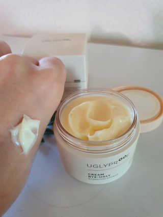 어글리프루프 크림 바이어글리 하이드레이션 샤워 50ml — 5점을 준 리뷰어가 2020년 10월 올린 사용 사진