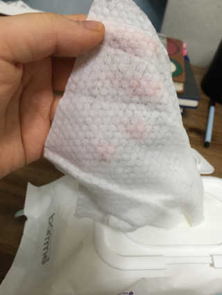 오브맘 밤 프리미엄 엠보싱 물티슈 70매 10개입 — 5점을 준 리뷰어가 2020년 12월 올린 사용 사진