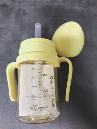 유비맘 샘방지 PPSU 빨대컵_컬러 랜덤 발송 — 4점을 준 리뷰어가 2020년 8월 올린 사용 사진