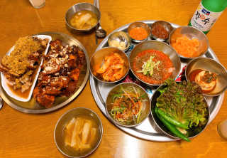 [동네맛집족발] 4개 족발 중 택1 — 5점을 준 리뷰어가 2020년 4월 올린 사용 사진