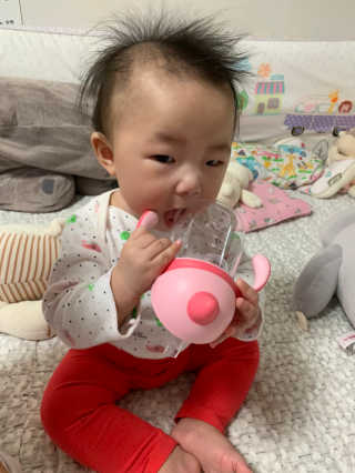 유비맘 트라이탄 코니빨대컵_컬러 랜덤 발송 — 5점을 준 리뷰어가 2020년 11월 올린 사용 사진