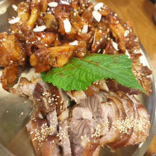 [동네맛집족발] 4개 족발 중 택1 — 4.5점을 준 리뷰어가 2020년 7월 올린 사용 사진