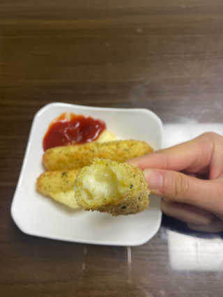 가치식탁 리얼치즈스틱, 리얼크림치즈볼 — 5점을 준 리뷰어가 2020년 8월 올린 사용 사진