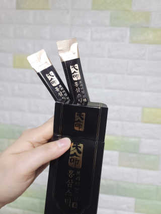 헬스업_천명진프리미엄홍삼스틱_10ml x 30포 — 5점을 준 리뷰어가 2020년 7월 올린 사용 사진