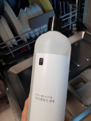 [생활공작소] 식기세척기용 액체세제  X 2개입 — 5점을 준 리뷰어가 2020년 12월 올린 사용 사진