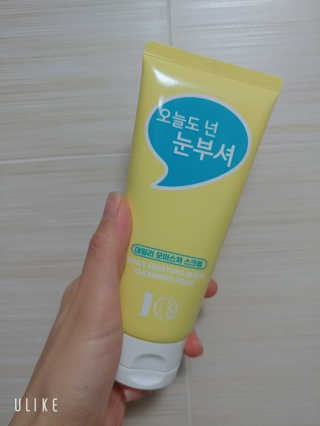 IO 아이오 오늘도 넌 눈부셔 - 데일리 스크럽 클렌징폼 — 4점을 준 리뷰어가 2020년 12월 올린 사용 사진