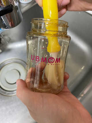유비맘 PPSU 젖병 노꼭지_200ml_컬러 랜덤 발송 — 5점을 준 리뷰어가 2020년 8월 올린 사용 사진
