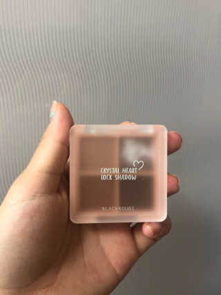 [블랙루즈] 크리스탈 하트 락 섀도우 4종 중 택1 — 5점을 준 리뷰어가 2020년 9월 올린 사용 사진