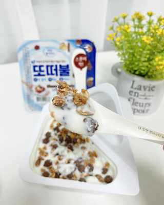 남양유업 또깍 접어 떠먹는 불가리스 2종 — 5점을 준 리뷰어가 2020년 8월 올린 사용 사진