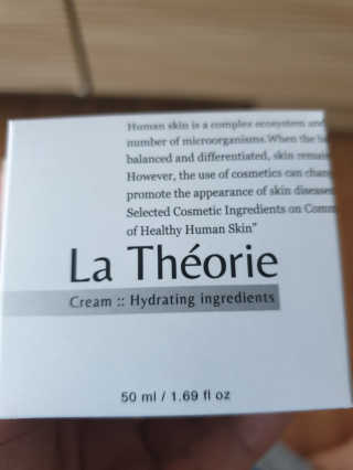 La Theorie Hydrating Ingredients | 하이드레이팅 인그레이디언츠 — 5점을 준 리뷰어가 2020년 5월 올린 사용 사진
