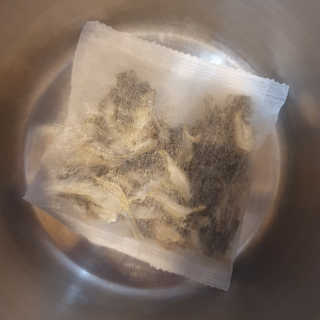 [풀무원] 자연의 감칠맛 통디포리, 통멸치 다시팩 세트 — 5점을 준 리뷰어가 2020년 5월 올린 사용 사진