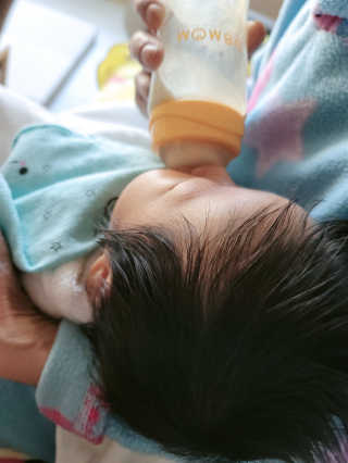 유비맘 PPSU 젖병 노꼭지_260ml_컬러 랜덤 발송 — 5점을 준 리뷰어가 2020년 11월 올린 사용 사진