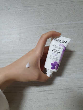 반디니 핸드크림세트 [활기찬 에너지+섬세한 센시티브] — 5점을 준 리뷰어가 2020년 9월 올린 사용 사진
