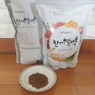 펫토리아 한끼뚝딱 프리미엄 강아지사료_그레인프리/면역력케어 — 5점을 준 리뷰어가 2020년 6월 올린 사용 사진