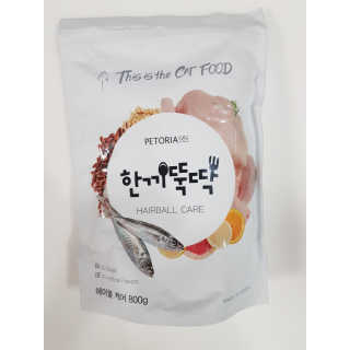펫토리아 한끼뚝딱 프리미엄 고양이사료_그레인프리/헤어볼케어 — 5점을 준 리뷰어가 2020년 6월 올린 사용 사진