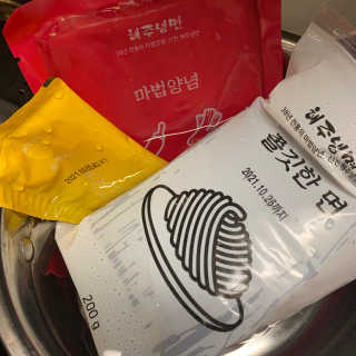 [해주냉면] 신천맛집 매운 비빔냉면 2인분 + 무절임 — 4점을 준 리뷰어가 2020년 5월 올린 사용 사진