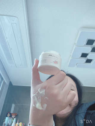 어글리프루프 크림 바이어글리 하이드레이션 샤워 50ml — 4점을 준 리뷰어가 2020년 11월 올린 사용 사진