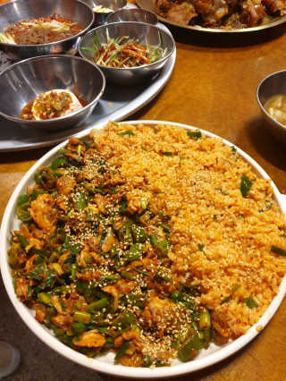 [동네맛집족발] 4개 족발 중 택1 — 5점을 준 리뷰어가 2020년 4월 올린 사용 사진