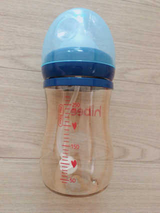 하이비코리아 앉아서나서서먹는젖병 하이비 PPSU 빨대젖병 — 5점을 준 리뷰어가 2020년 6월 올린 사용 사진