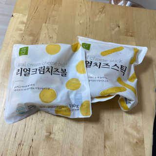 가치식탁 리얼치즈스틱, 리얼크림치즈볼 — 5점을 준 리뷰어가 2020년 11월 올린 사용 사진