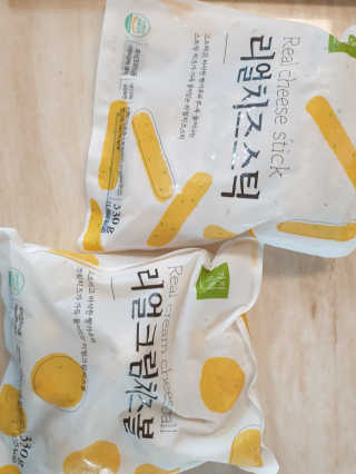 가치식탁 리얼치즈스틱, 리얼크림치즈볼 — 5점을 준 리뷰어가 2020년 8월 올린 사용 사진